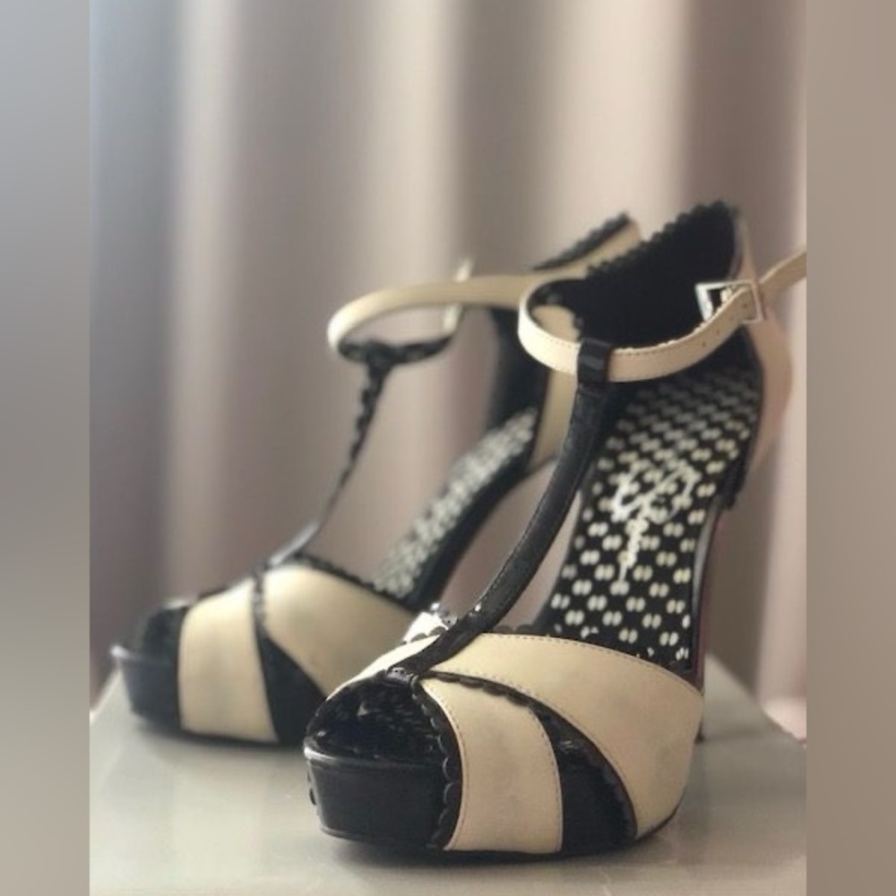 JESSICA SIMPSON T Strap Heels